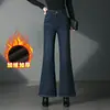 2073 Jeans Flare Bordado com Strass Cintura Alta Cauda de Peixe Calça de Inverno Grossa Plus Size para Mulheres de Meia-Idade
