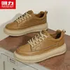 Zapatos Huili para hombre, nuevo modelo de otoño, zapatillas retro de trabajo de suela gruesa y ligera, zapatos casuales de cuero de moda para exteriores para hombre
