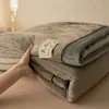 Manta de vellón de leche, manta multifuncional engrosada, manta para siesta en la oficina, manta para cubrir sofá de dormitorio, adecuada para todas las estaciones y habitaciones con aire acondicionado