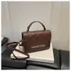 Bolsa de Ombro Transversal Quadrada Pequena Moda para o Dia a Dia com Fio Bordado Texturizado em Relevo Transfronteiriço Letra Folha de Ouro 2026 Nova Tendência
