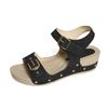 Sandalias de Cuña con Suela Gruesa para Mujer 2026 Verano Europeo y Americano Nuevo Estilo Talla Grande Sandalias de Tira con Hebilla de Remache Venta al por Mayor de Comercio Exterior