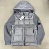 CP Cross-Border COMPANY design falso de duas peças, apresentando mangas separadas em malha canelada e uma jaqueta de algodão com capuz, em um estilo de moda urbana