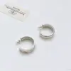 Pendientes Versátiles y Anillos de Personalidad Elegante para Mujer, Estilo Diseñador Francés de Nicho, Doble Pista Hueca, Esmalte Vitrificado, Aguja de Plata 925