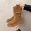 Botas femininas retrô, emagrecedoras, versáteis para outono e inverno, novo estilo de botas estilo Martin, botas curtas, botas de cano médio, 2026, com sola grossa, estilo western
