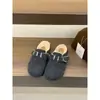 Zapatos de felpa estilo Birkenstock con plataforma interior para mujeres bajitas, zapatos peludos sin cordones para otoño e invierno 2025
