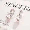 Brincos de Laço Francês com Pérola Rosa de Imitação para Mulheres 2026 Novo Popular Design de Nicho Brincos Modernos e Elegantes