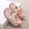 Sandálias Infantis Primavera e Verão Novidades Sapatos Casuais de Malha Respirável para Crianças Sandálias Esportivas para Meninos Pequenos Solado Macio Calçados de Bebê