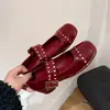 Versão em Couro de Vaca ~ Início da Primavera 2025 Fivela de Metal para Cinto Sapatos Mary Jane Esculpidos Salto Grosso Boca Rasa Tiras de Fivela Sapatilhas