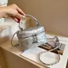 Bolso de hombro moderno y minimalista con correa de cadena de patrón de rombos, un bolso cruzado pequeño, un minibolso de mano y un bolso tipo cubo pequeño en un estilo inspirado en Chanel para mujer