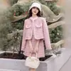 Traje de Falda Estilo Chanel Pequeño para Mujer 2026 Nuevo Invierno Rosa, Blanco Petite Drama Coreano Dos Piezas Moda Juvenil