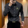 Camisa de alta qualidade 26 nova, estilosa e descolada, resistente a rugas para homens, elástica, slim fit, bordada, casual, de manga comprida