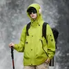 Chaqueta con capucha para hombre, cortavientos para exteriores, chaqueta de montañismo de color liso unisex, chaqueta de ciclismo para parejas, personalización para compra al por mayor