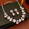 Brincos de Flor de Zircônia Estilo Palácio, Pulseira, Colar, Corrente de Clavícula Levemente Luxuosa e de Alta Qualidade, Conjunto de Joias Exquisite de Nicho para Mulheres