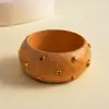 Pulsera retro étnica estilo europeo y americano de madera con remaches de estrella, pulsera minimalista de nicho, joyería de moda de alta gama para mujer