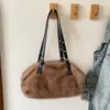 Bolsa de Pelúcia Grande Capacidade Simples Transfronteiriça Bolsa de Mão com Senso de Design Casual Nicho 2026 Nova Bolsa de Ombro Longa de Ombro Único