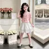 Conjunto de Duas Peças para Crianças Maiores: Blusa Casual Fina Estilosa com Personalidade de Manga Curta e Saia Doce de Renda de Verão para Meninas