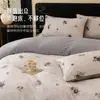 Conjunto de Cama de Lã de Leite com Proteção contra Vento de Quatro Peças Quente Veludo Esculpido Luxo Leve de Alta Qualidade Roupa de Cama Extra com Veludo Capa de Edredom Lençol de Cama
