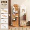Espejo de tocador de tablero perforado retro de lujo ligero, giratorio y móvil, perchero integrado para abrigos y sombreros para uso doméstico, espejo de cuerpo entero de pie