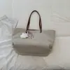 Bolsa casual de grande capacidade, nova bolsa de ombro da moda para o início do outono de 2026, bolsa tote para estudantes universitários para as aulas