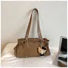 Bolsa de mano grande de otoño e invierno casual, modelo nuevo 2025, con colgante esmerilado, textura vintage, para la escuela y el trabajo