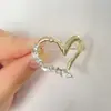 Broche de Mariposa para Mujer Sentido de Gama Alta Nicho Venta al por Mayor Pin de Perla Temperamento Fijo Metal Traje Joyería de Perlas
