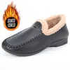 Zapatos de algodón forrados de felpa para invierno, nuevo estilo 2026, diseño sin cordones, mocasines de suela suave engrosada, botas de algodón cálidas y cómodas para mujer