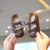 Novos sapatos de bebê menina para primavera e outono, para 0-1-2 anos, sapatos de um só furo estilo princesa, sapatos de bebê para caminhar com sola macia antiderrapante