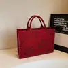 Nova Bolsa de Mão Bordada Estilo Chinês para Mulheres 2026 Novo Modelo Vermelha Bolsa Tote de Grande Capacidade Presente de Casamento Bolsa de Noiva