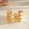 Pulsera Abierta de Tira Metálica Rayada Plegada Estilo Europeo y Americano, Artesanía Pesada, Simple y Única, Pulsera de Declaración Audaz, Joyería Femenina de Alta Gama Transfronteriza