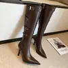 Botas femininas de cano alto até o joelho, bico fino, pretas, com salto fino e salto alto, estilo coreano, sexy, emagrecedoras e que aumentam a altura, para o outono/inverno de 2026