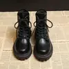 Botas Martin Redondas de Bico Redondo Estilo Francês Antiderrapantes Aumentadoras de Altura para Uso Externo, Nova Moda Versátil Verão e Outono 2026 com Cadarço e Sola Grossa
