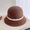 Sombrero de pescador de lana con lazo simple estilo Hepburn para mujer, sombrero tipo cubo elegante de lujo ligero de invierno, sombrero de fieltro de lana vintage, moderno