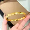 Nuevo Pulsera de Estilo Étnico Estilo Chino Chapada en Oro con Patrón de Diamantes de un Solo Color en Ambos Lados, un Pulsera Cerrado Extremadamente Brillante, Versátil y que No se Desvanece Fácilmente