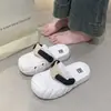 Pantuflas Cerradas Antideslizantes de Moda y Sencillas 2025 Nuevo Estilo Verano y Otoño Sandalias Versátiles Cómodas de Suela Suave Casual para Exteriores para Mujer