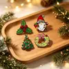 Broches de la serie navideña más vendida transfronteriza, campanas de árbol de Navidad, insignias de dibujos animados, lindos regalos para estudiantes, accesorios para la ropa