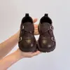 Mocasines gruesos de estilo británico para niños, nueva moda de otoño, versátiles para niños y niñas, de caña baja, con cierres de velcro, modernos zapatitos de piel