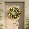 1 Pieza Corona de Flores Artificiales de Mini Margarita de Granja Rural y Hojas de Eucalipto de Colores con Flores de Floración Todo el Año en la Galería Frontal, Colgante de Pared Interior, Decoración del Hogar, Bodas Fiestas Primavera/Verano Otoño/Invierno Decoración Exterior