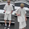 Conjunto de moda de verano nuevo y moderno con diseño de remaches, versátil, holgado, transpirable, conjunto casual de dos piezas de manga corta y shorts