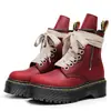 Botas de Motocicleta de Cuero Crazy Horse de Primera Capa Transfronterizas de Color Rojo con Suela Gruesa de 8 Ojales para Mujer 1460 Cremallera Lateral Botines de Cuero Genuino Suela de Plataforma Lengüeta Larga