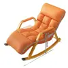 Silla mecedora de lujo ligero, acolchada suave, para ocio con rodillos masajeadores de pies, perfecta para uso doméstico, ofreciendo reclinación cómoda y una siesta relajante por la tarde; disponible para venta al por mayor