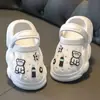 Zuecos de verano de dibujos animados para padres e hijos, sandalias de punta cerrada para niños y niñas, aptas para bebés de todas las edades, antideslizantes, sin olor, EVA