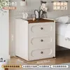 Mesita de noche Tocador Estilo Crema Madera Maciza 2026 Nuevo Hogar Dormitorio Lujo Ligero Gama Alta Gabinete de Almacenamiento de Cabecera