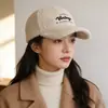 Nuevo Estilo 2025 Gorro de Felpa de Lana de Cordero para Mujer, Gorra de Béisbol de Moda Otoño e Invierno, Gorro Esponjoso Versátil que Hace que la Cara Parezca Más Pequeña