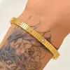 Venda Quente Transfronteiriça Impermeável Resistente ao Desbotamento Aço Titânio Conjunto de Pulseiras de Flor Levemente Luxuoso High-End Moda Versátil Banhado a Ouro 18K