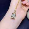 ¡Colgante de cristal verde natural! ¡El cristal está limpio! ¡El color fuego es súper fuerte! El tamaño de la piedra suelta es 10*12 mm