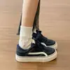 Tênis Brancos de Solado Grosso Feminino 2026 Novo Estilo de Nicho Primavera Tênis de Skate Casual Pão