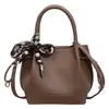 Bolso cubo de gran capacidad para mujer, nueva colección otoño 2026, bolso de hombro simple y elegante, retro y casual, adecuado para el trabajo y los desplazamientos