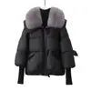 Nueva chaqueta de plumón corta de invierno, holgada, adelgazante, con un cuello grande de pelo, diseñada para mujeres petite, y con una capa exterior engrosada