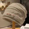 Touca de tricô transfronteiriça para outono e inverno, estilosa e moderna, corte folgado para cabeças grandes, touca pós-parto com forro de fleece, novo estilo para mulheres