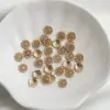 Pulseira Base Flor Oca de Zircônia Preserva-Cor Banhada a Ouro 14K com Tampa de Cristal Pérola Girassol Acessórios de Joias DIY